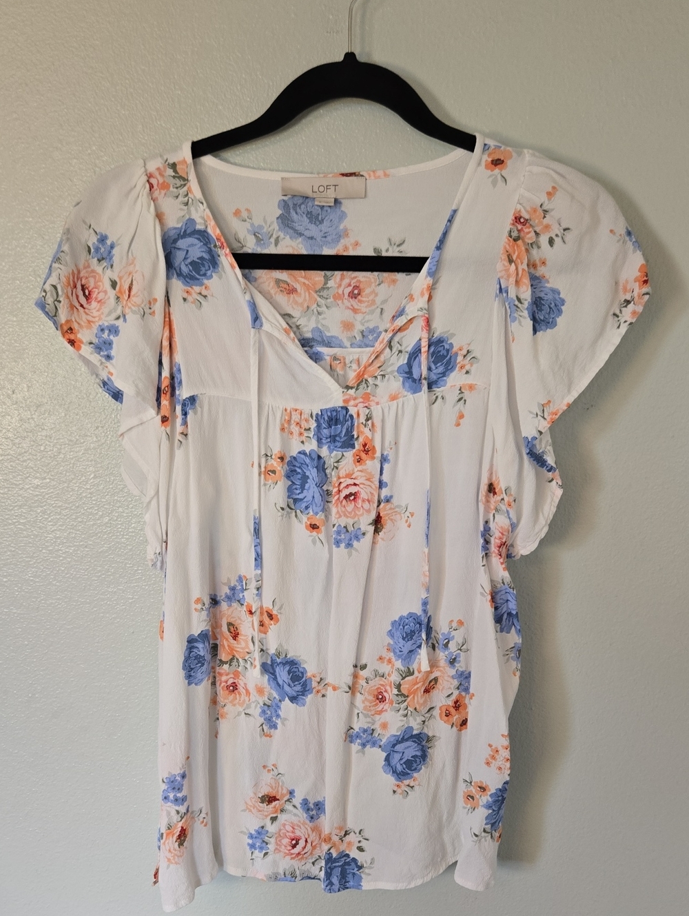 Loft | White Floral V Neck Ruffle Sleeve Top Size Small